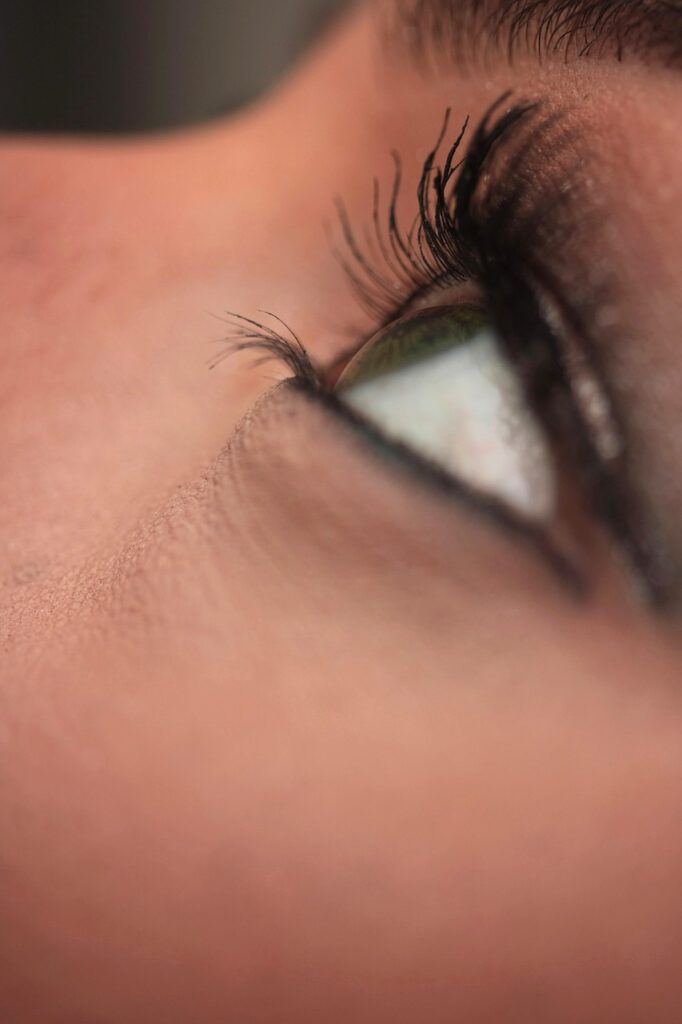 gf539b890d3473f75fa9995a74d96f24a444455e32a7f84eb2e598f6f168ec3c480db96a6469cbd9f48f7a9f70ad411697e33f0a8a139118f71972de57f22d25c_1280-2649530 eyelash, make-up, aesthetic, portrait, human, person, eyes, beautiful, face, young girl, woman, people, beauty, model, view, model beauty, young model, young women, youth, to look, eyebrow, macro, sweet girl, fashion, looks